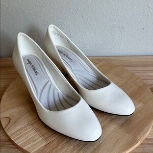 Easy Street Fabulous Womens Round Cone Heel Pumps